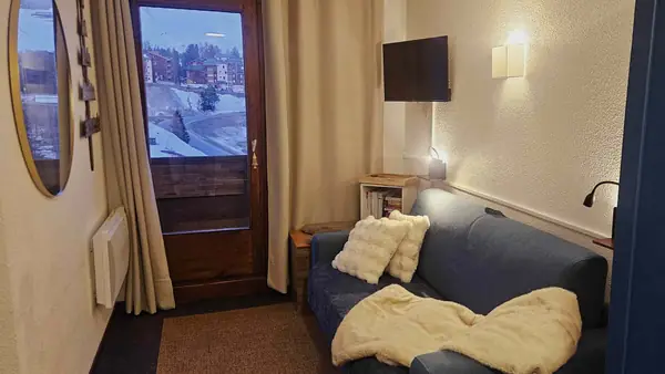 Chambre avec lit superposé et lit simple pour trois couchages
